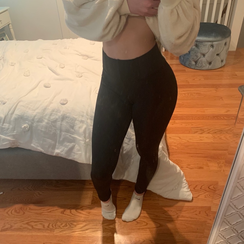 black workout leggings